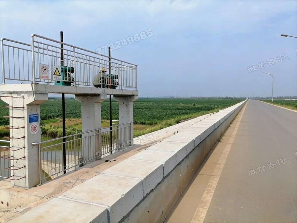 行唐公路旁渠道闸门