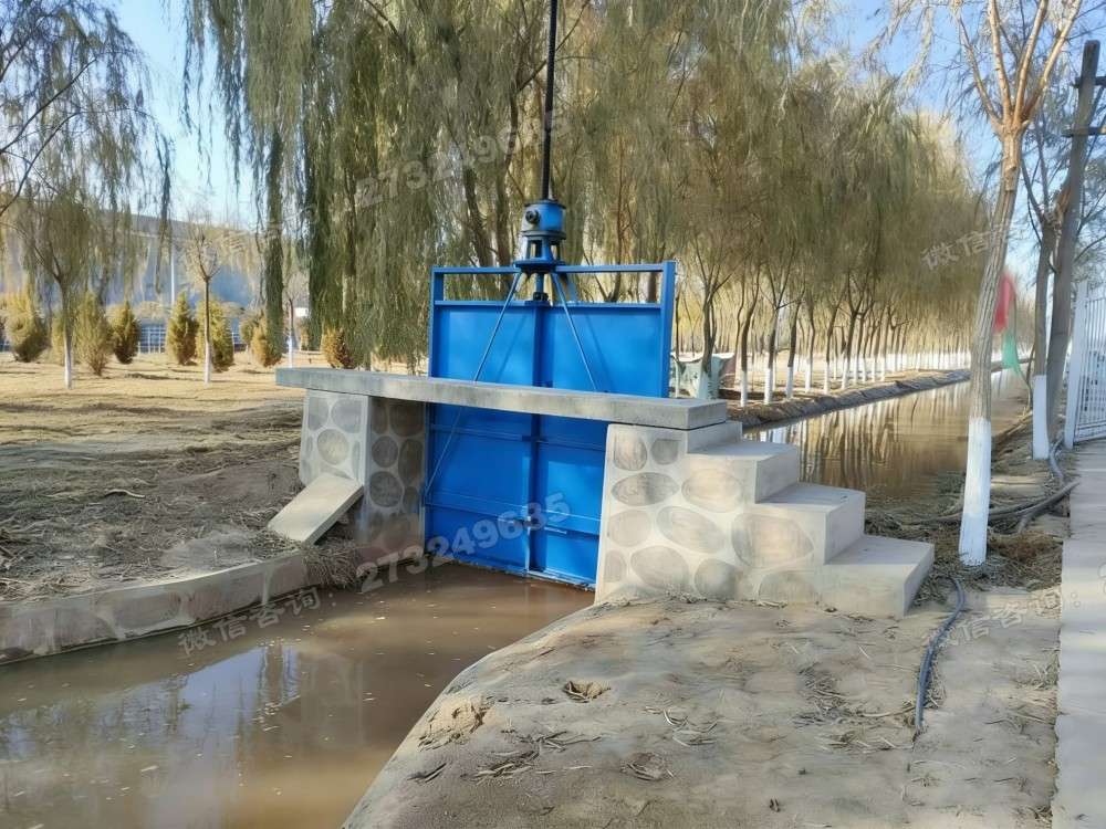 叠彩景观渠道蓝色闸门