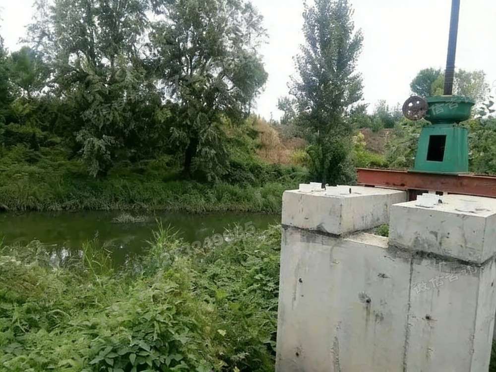武威河边单吊点铸铁闸门